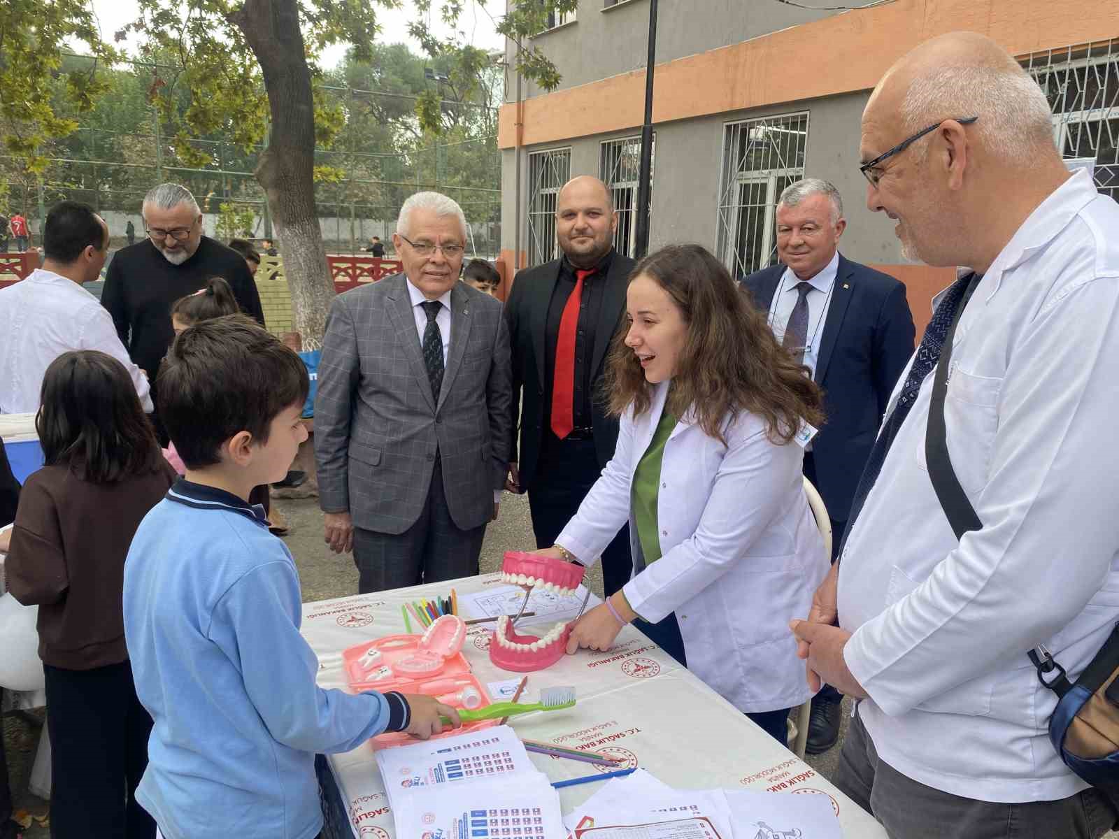 ogrencilere-tam-donanimli-saglik-egitimi-ZERpJrTh.jpg