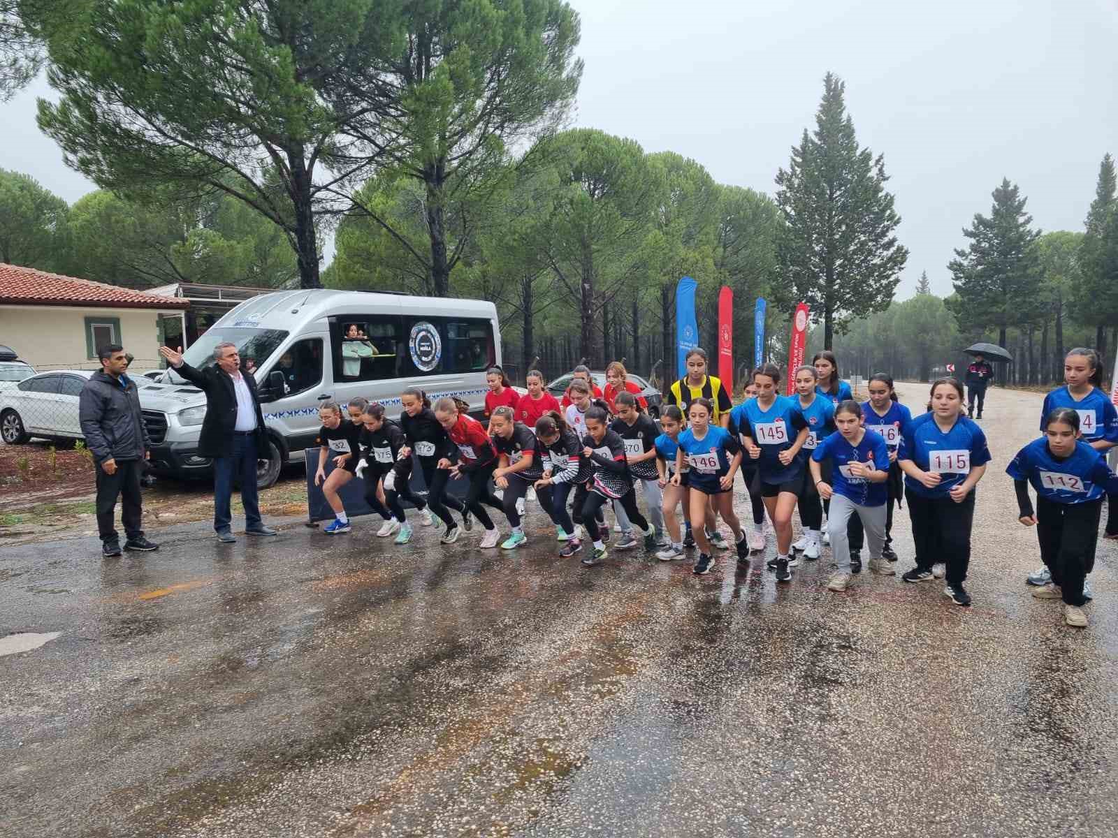 okul-sporlari-kros-il-birinciliginde-130-sporcu-ter-doktu-g4UDqZ5a.jpg