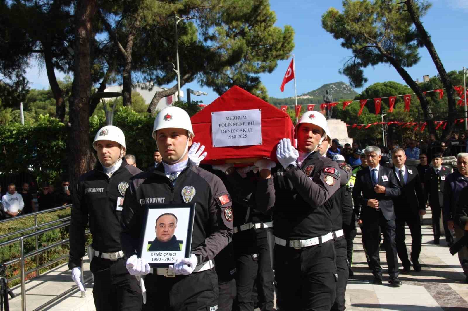 polis-memuru-cakici-gozyaslariyla-ugurlandi-LbVksNxV.jpg
