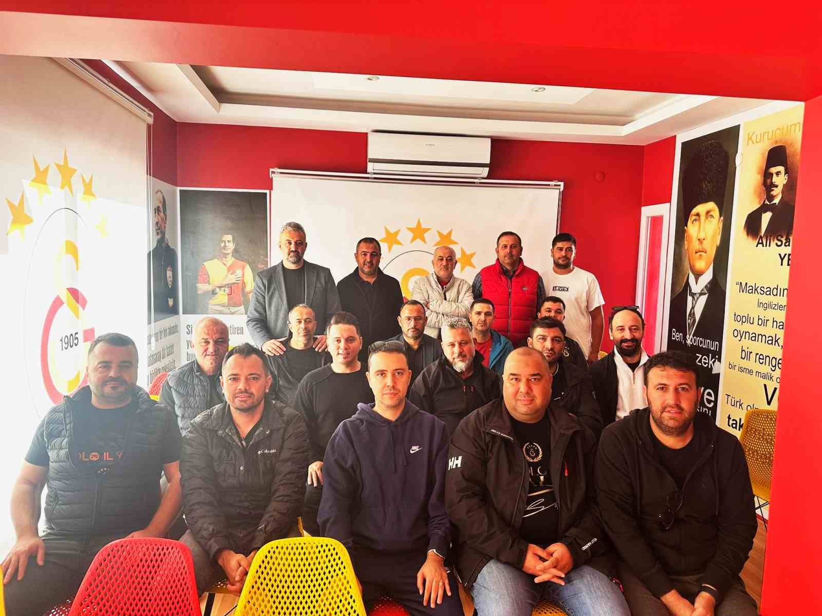 salihli-galatasaray-taraftarlari-derneginde-ugur-ozcelik-guven-tazeledi-QT65Wmux.jpg