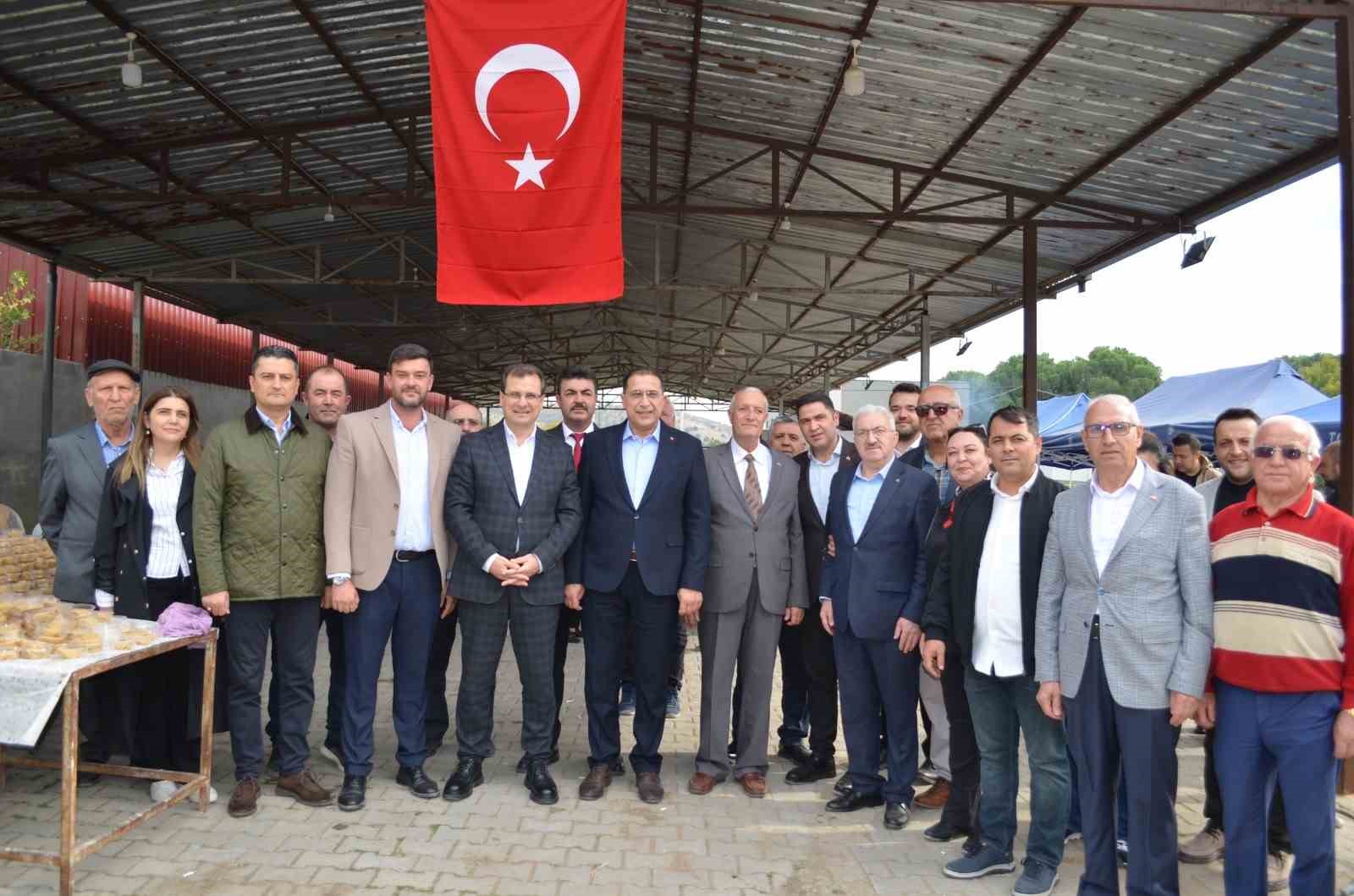 salihlide-binlerce-kisinin-katildigi-yagmur-duasi-ve-hayir-yemegi-ILuR86cL.jpg