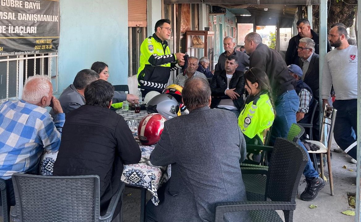 salihlide-ciftcilere-ve-suruculere-yeni-trafik-kurallari-anlatildi-8ETdugqk.jpg