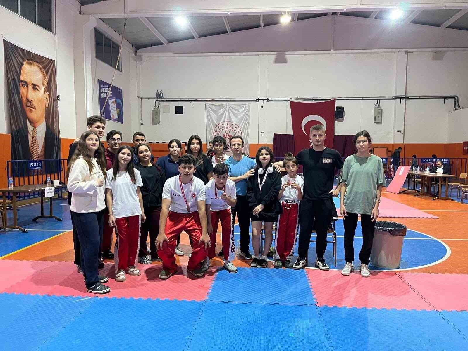 sarigolde-kick-boks-turnuvasina-yogun-ilgi-TXyEHq9b.jpg
