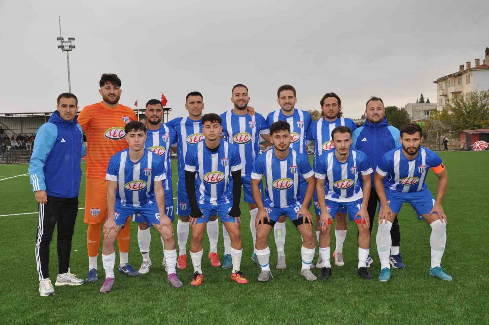 selendi-belediyespor-3-puani-3-golle-aldi-C9jqapI1.jpg