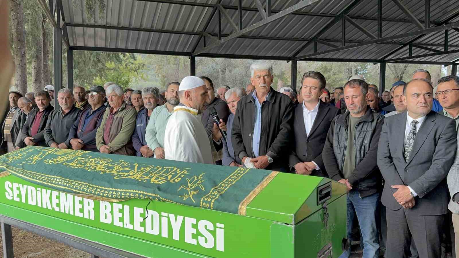 seydikemerde-zehirlenme-suphesiyle-hayatini-kaybeden-genc-kiz-son-yolculuguna-ugurlandi-VaQAnJyP.jpg