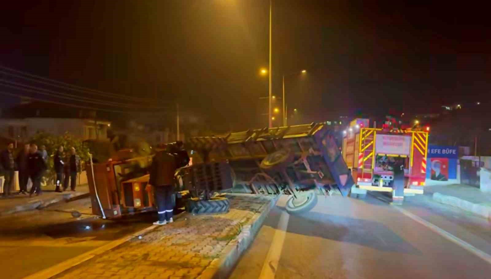 sokede-traktor-devrildi-1-yarali-HGVHsZRS.jpg