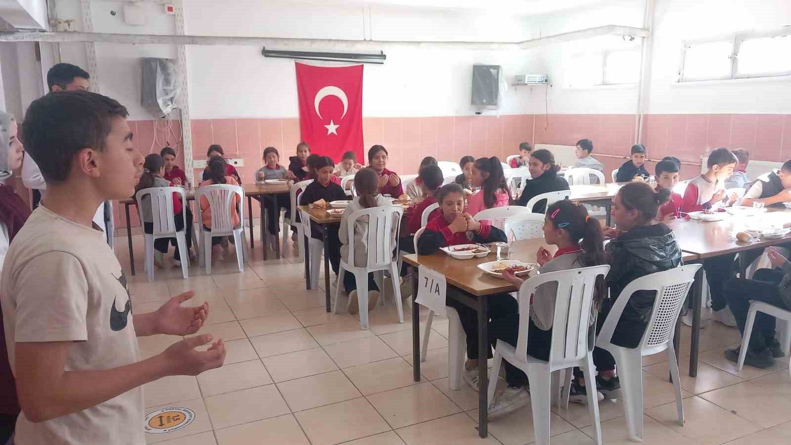 tasimali-egitimde-ogrencilere-hijyenik-ve-saglikli-yemek-hizmeti-14qOtd4l.jpg