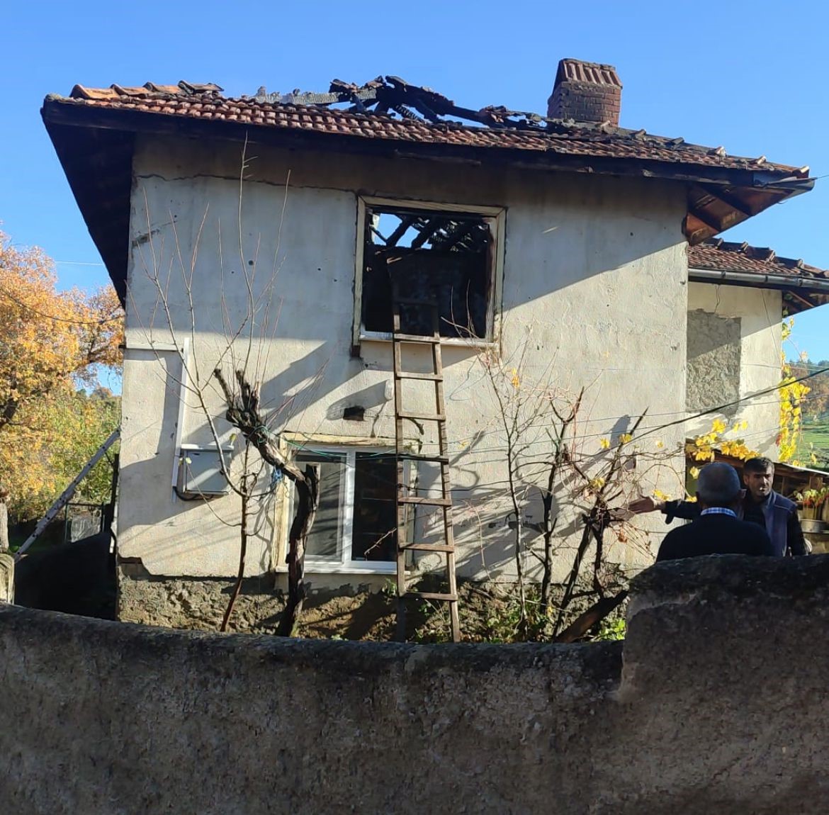 tavsanlida-2-katli-ahsap-ev-yandi-RlhjYEdu.jpg