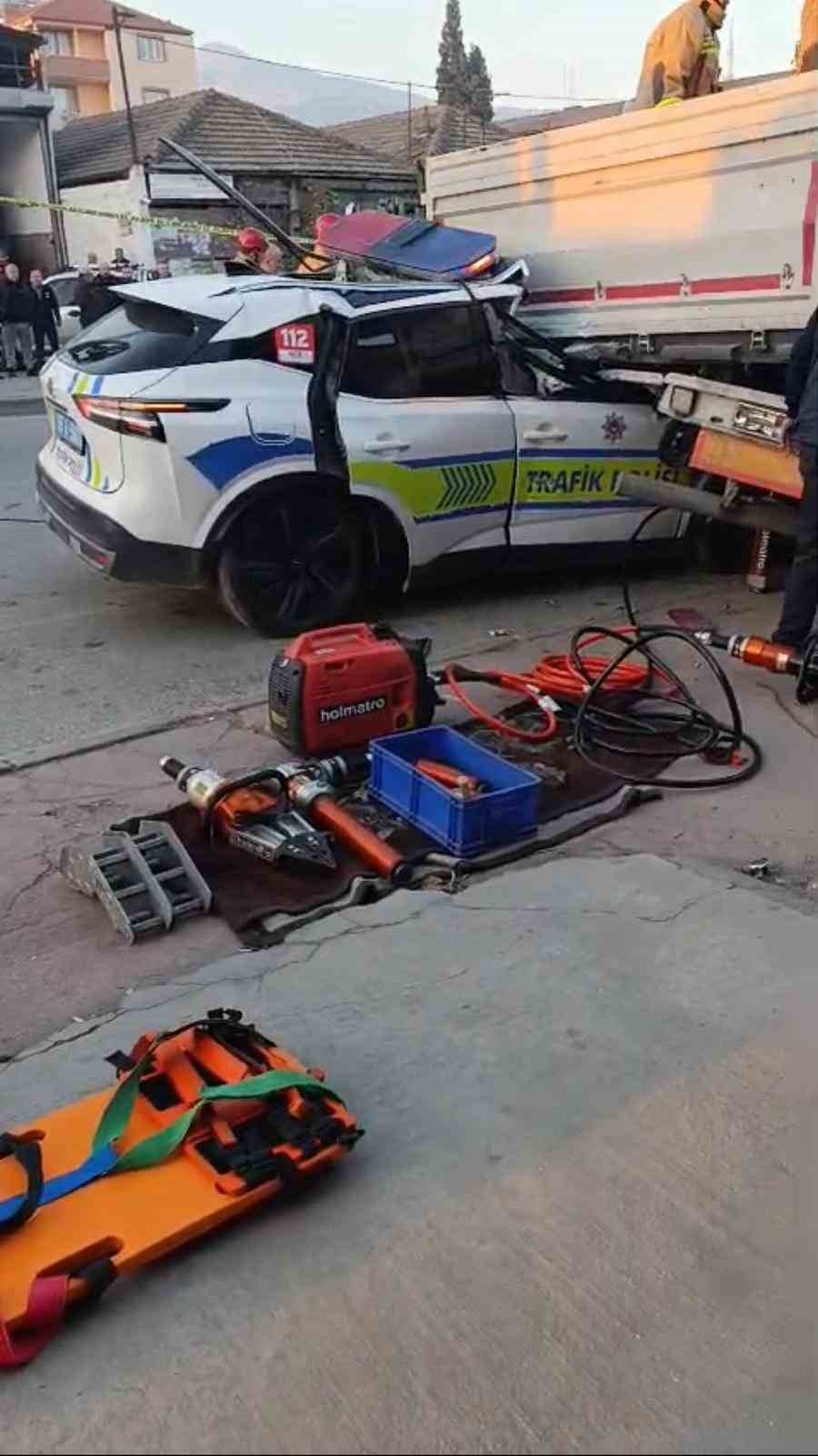 trafik-kazasinda-sehit-olan-polis-memurunun-kimligi-belli-oldu-kKbRxtdI.jpg