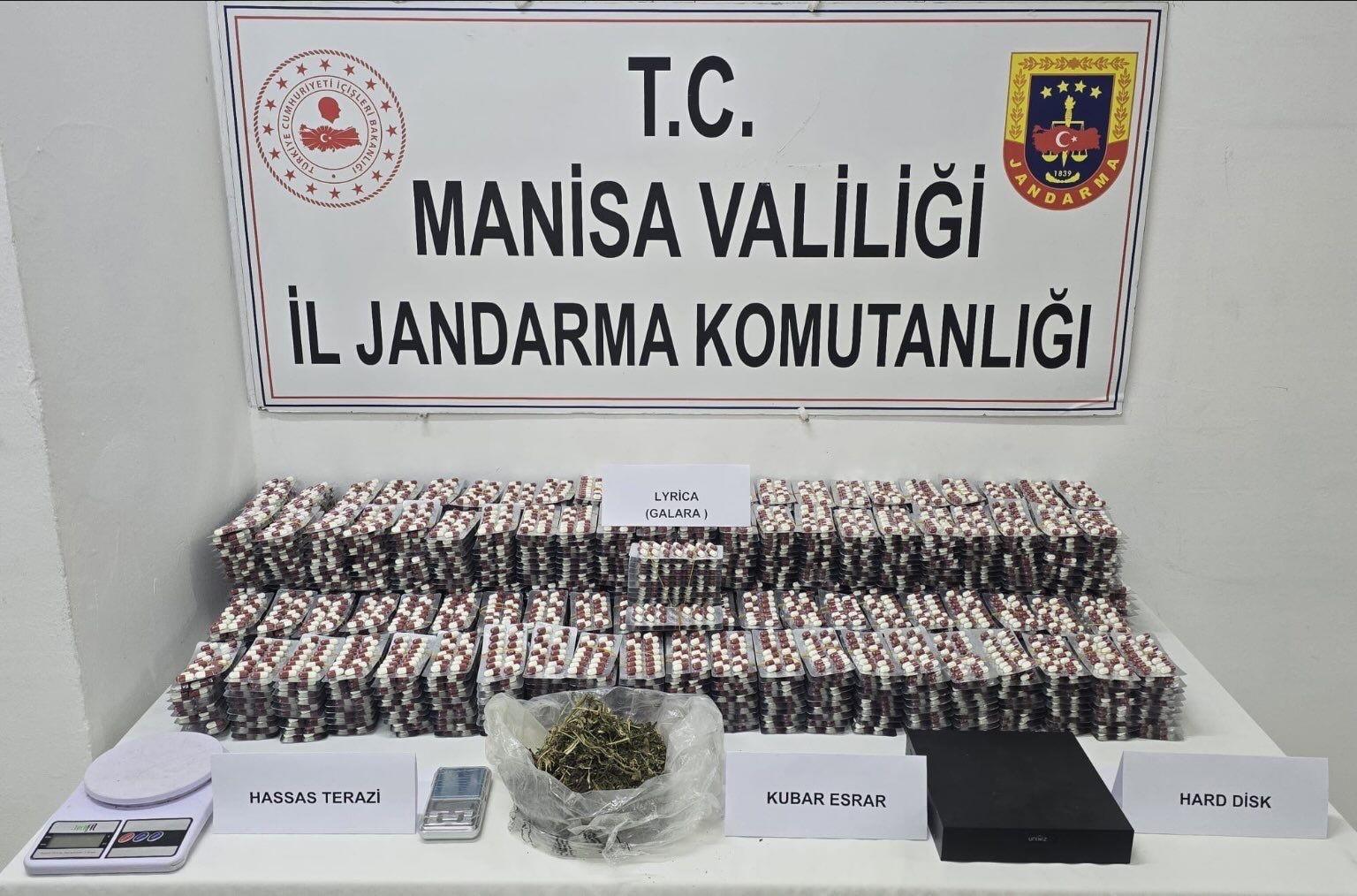 turgutluda-jandarmadan-zehir-tacirine-baskin-Wqas4c3J.jpg