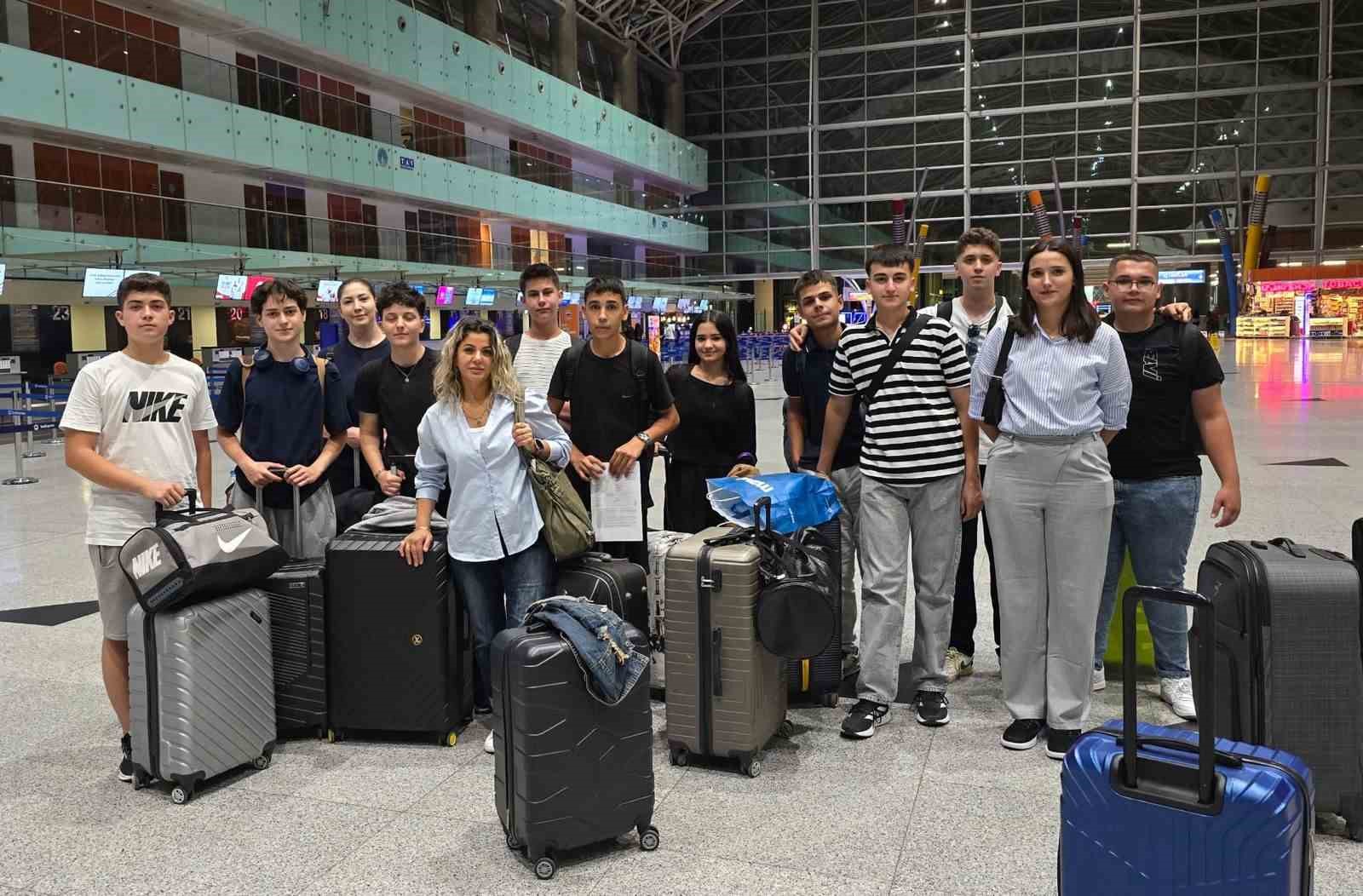 turizm-lisesi-ogrencileri-almanyada-90-gunluk-stajlarini-tamamladi-73URmLyc.jpg