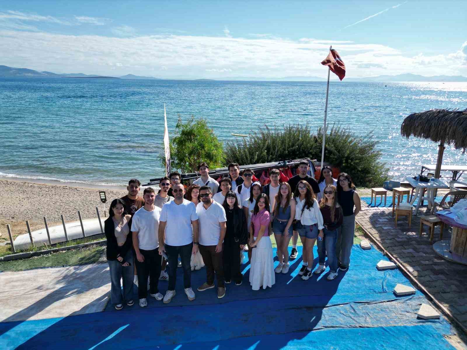 turizm-ve-seyahat-hizmetleri-ogrencilerine-amator-denizci-belgesi-egitimi-verildi-XmZB6KKE.jpg