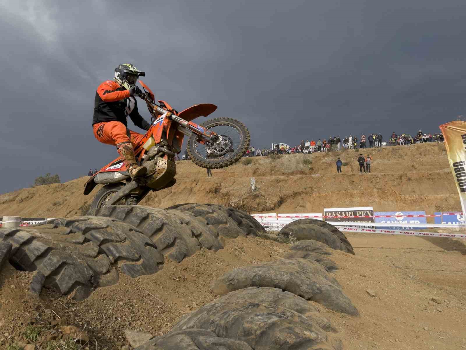 turkiye-enduro-ve-atv-sampiyonasi-heyecan-dolu-anlar-yasatti-X3cQbLvl.jpg