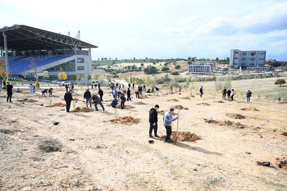usak-universitesi-milli-agaclandirma-gununde-yesil-gelecek-icin-el-ele-verdi-zqGMjO3O.jpg