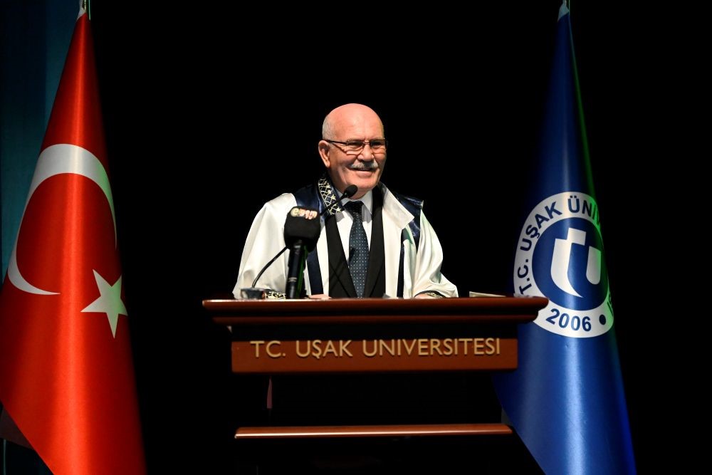 usak-universitesinde-akademik-yukselme-ve-cubbe-giyme-toreni-gerceklesti-AlrY1XBE.jpg