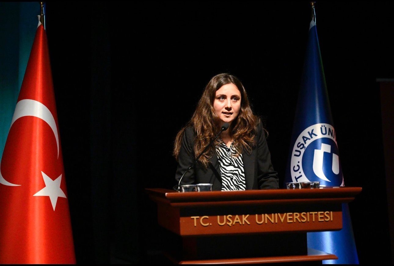 usak-universitesinde-kultur-ve-turizm-bulusmasi-ogrenciler-uzmanlarla-bir-araya-geldi-8PW2WbRu.jpg