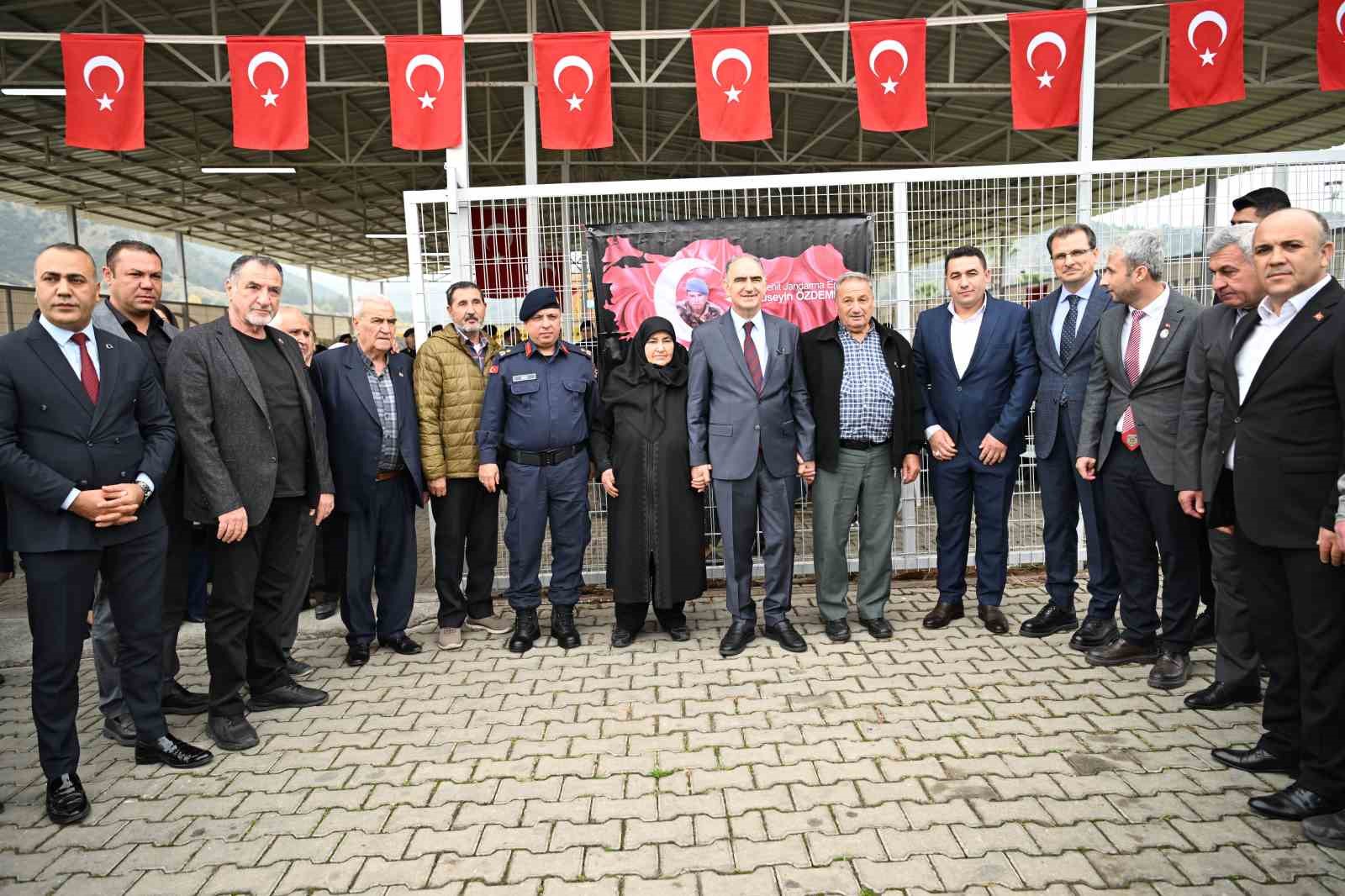 vali-ozkan-sehit-aileleri-ve-gazilerle-bulustu-zJAeJXKf.jpg