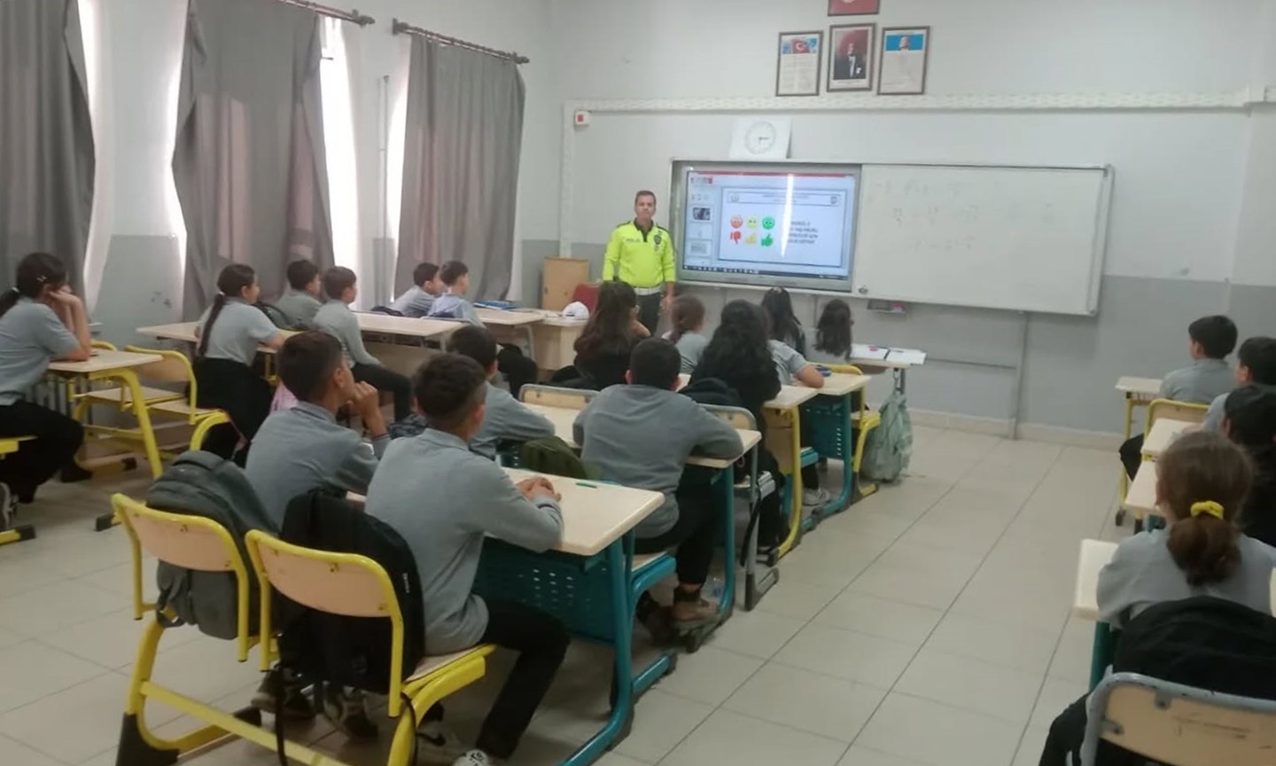 yenipazarda-ogrencilere-trafik-egitimi-verildi-SuYUvYH5.jpg