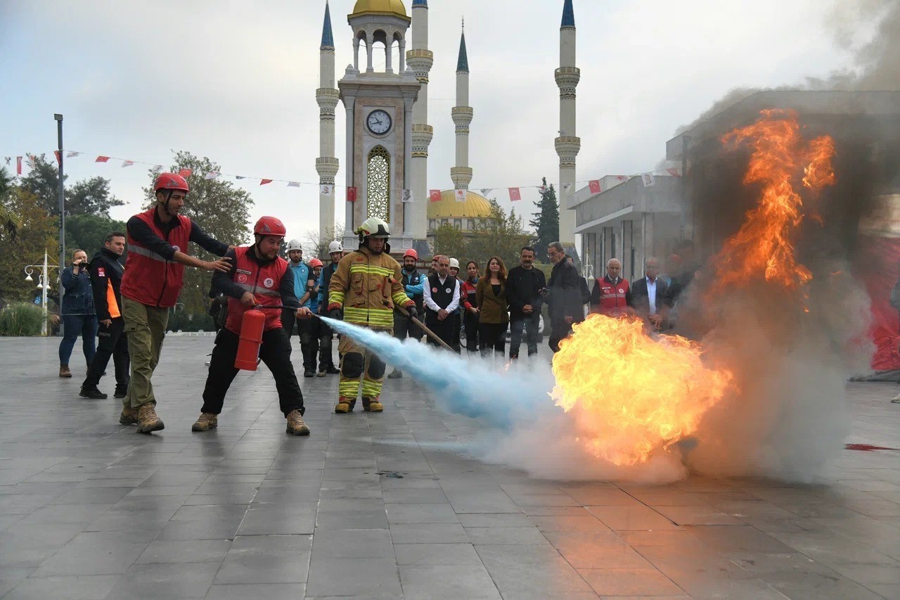 yunusemrede-deprem-tatbikati-HrPFQbpG.jpg