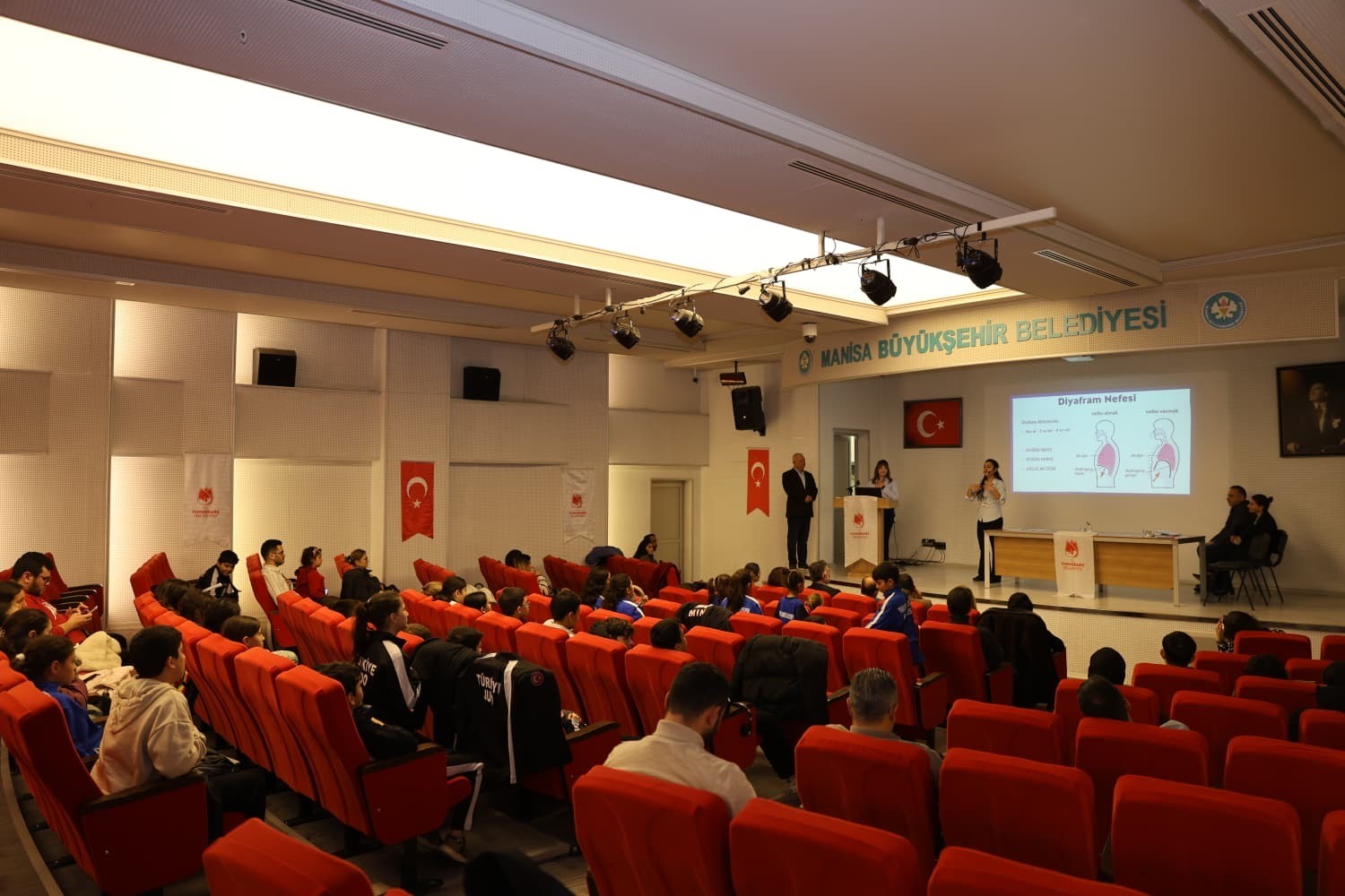 yunusemrede-temiz-nefes-saglikli-gelecek-paneli-h1pC3lYb.jpg