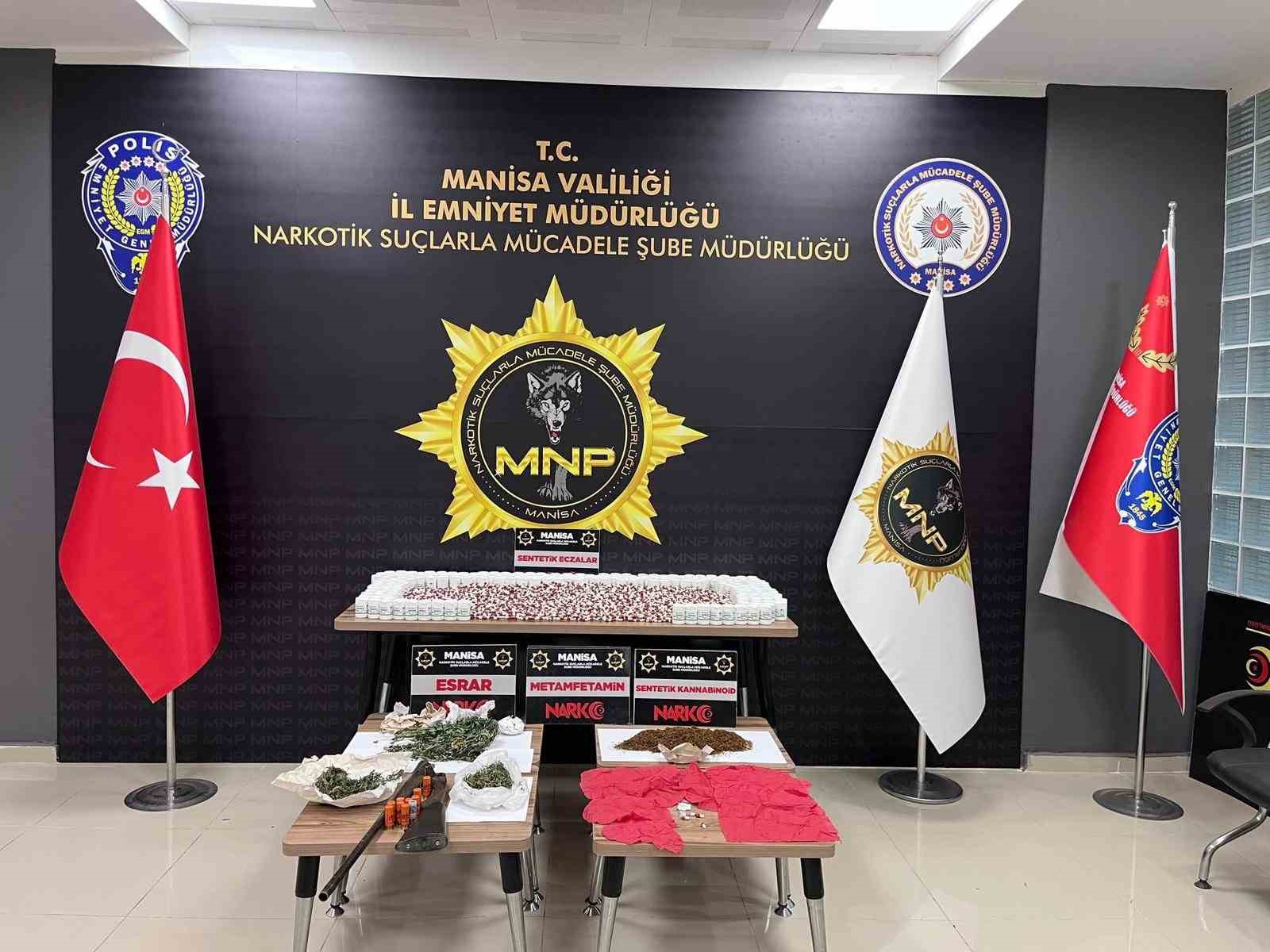 zehir-tacirlerine-dev-operasyon-14-kisi-tutuklandi-I1bk69AR.jpg