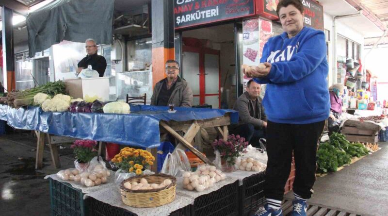 Acısını çalışarak hafifletiyor
