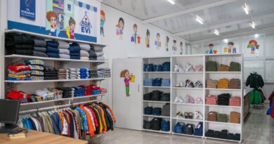 Ada Kıyafet Evi Kuşadası’nda dayanışmanın örneği oluyor Ada Kıyafet Evi Kuşadası’nda dayanışmanın örneği oluyor