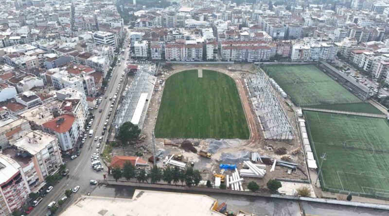 Adnan Menderes Stadyumu’nda çim serildi