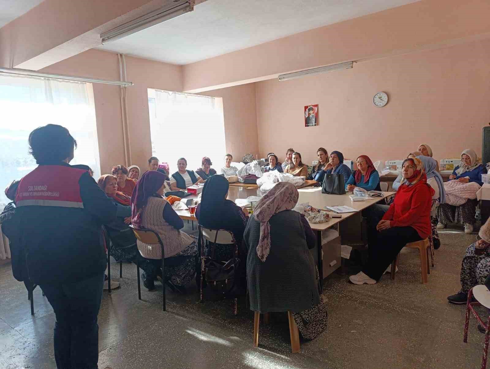 afyonkarahisarda-2025-yilinda-512-ciftci-toplantisi-yapildi-avt23eJk.jpg