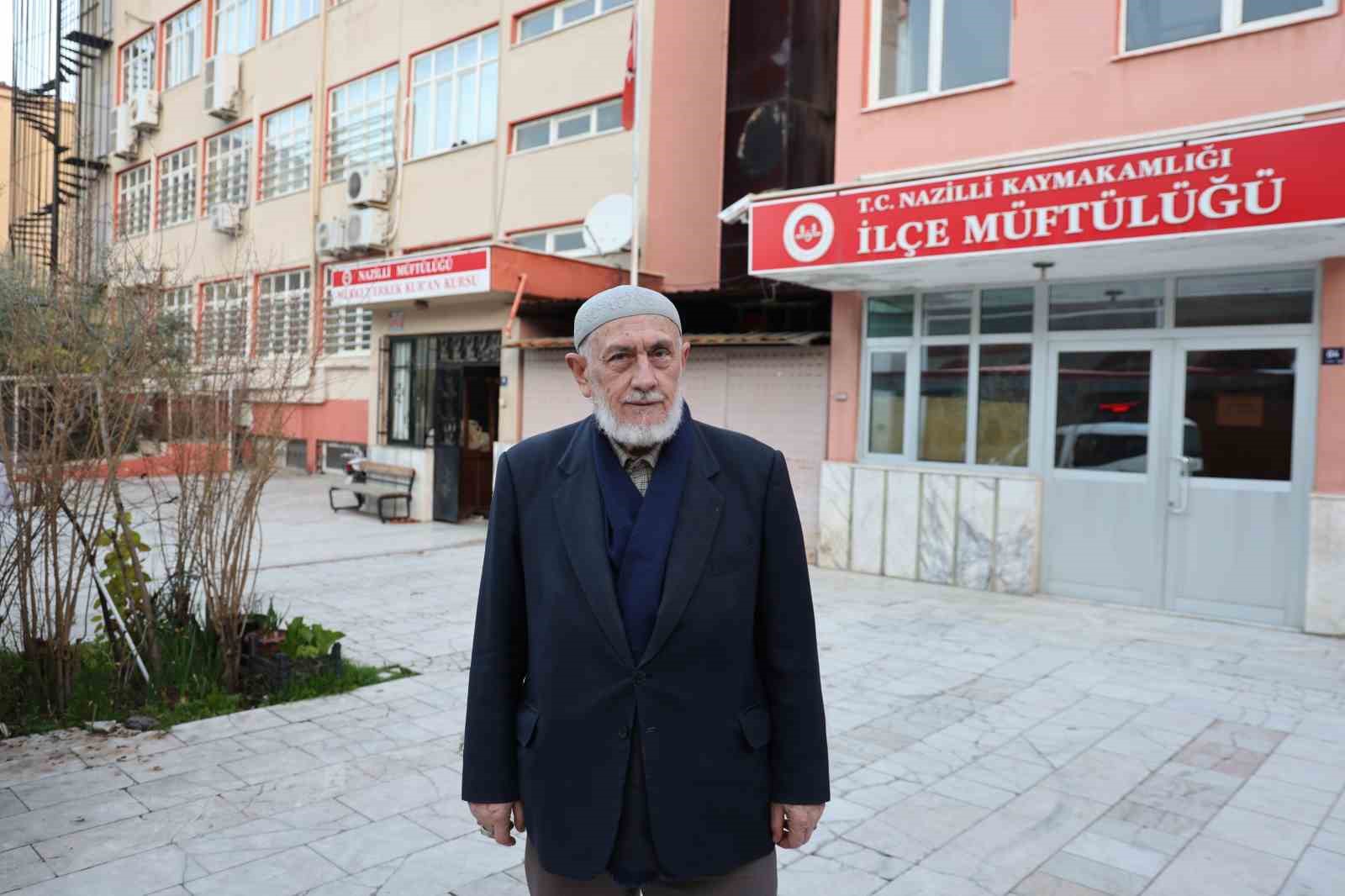 ahmet-dedenin-nazilli-koca-cami-avlusuna-sigan-63-yillik-omru-2cPZ7a7K.jpg