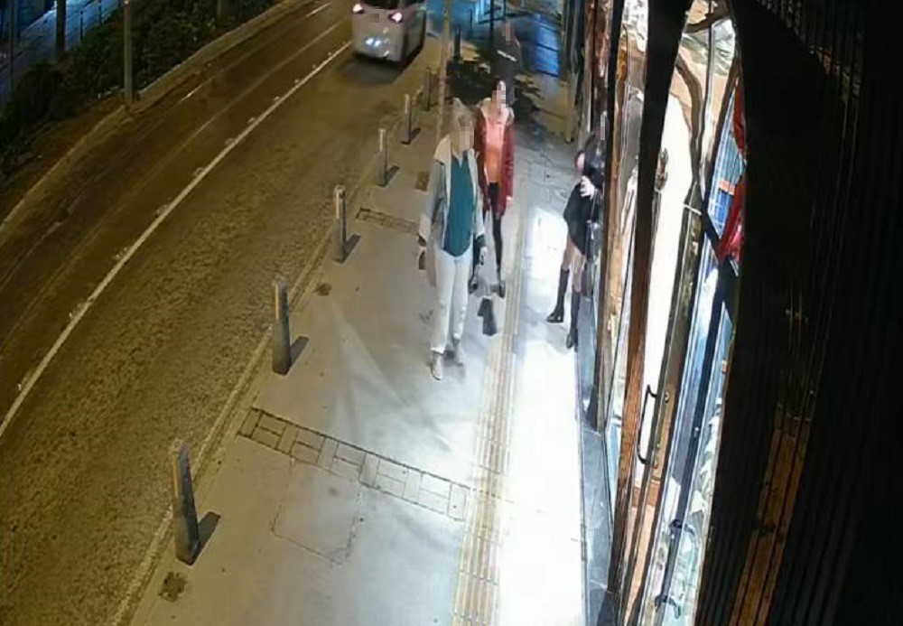 alkollu-travesti-basiyla-vurdugu-is-yeri-vitrin-camini-kirdi-mkQMOCPK.jpg