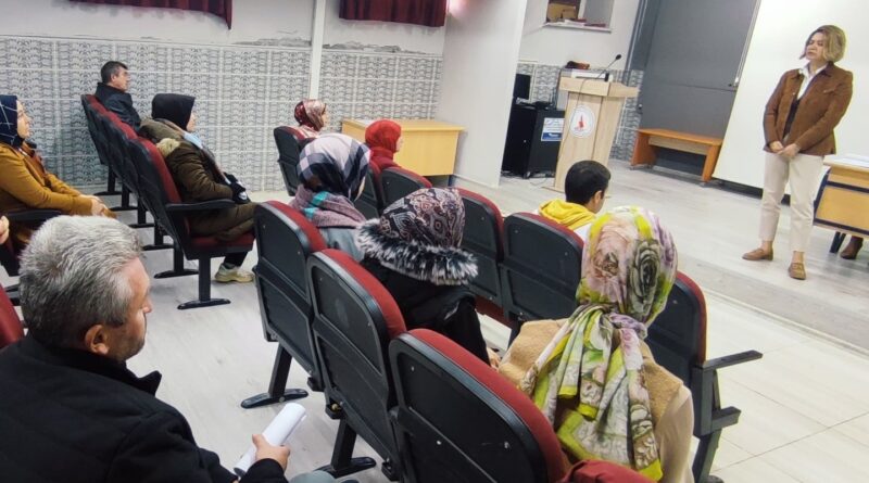 Altıntaş’ta YKS başarısını artırmaya yönelik veli toplantısı Altıntaş’ta YKS başarısını artırmaya yönelik veli toplantısı