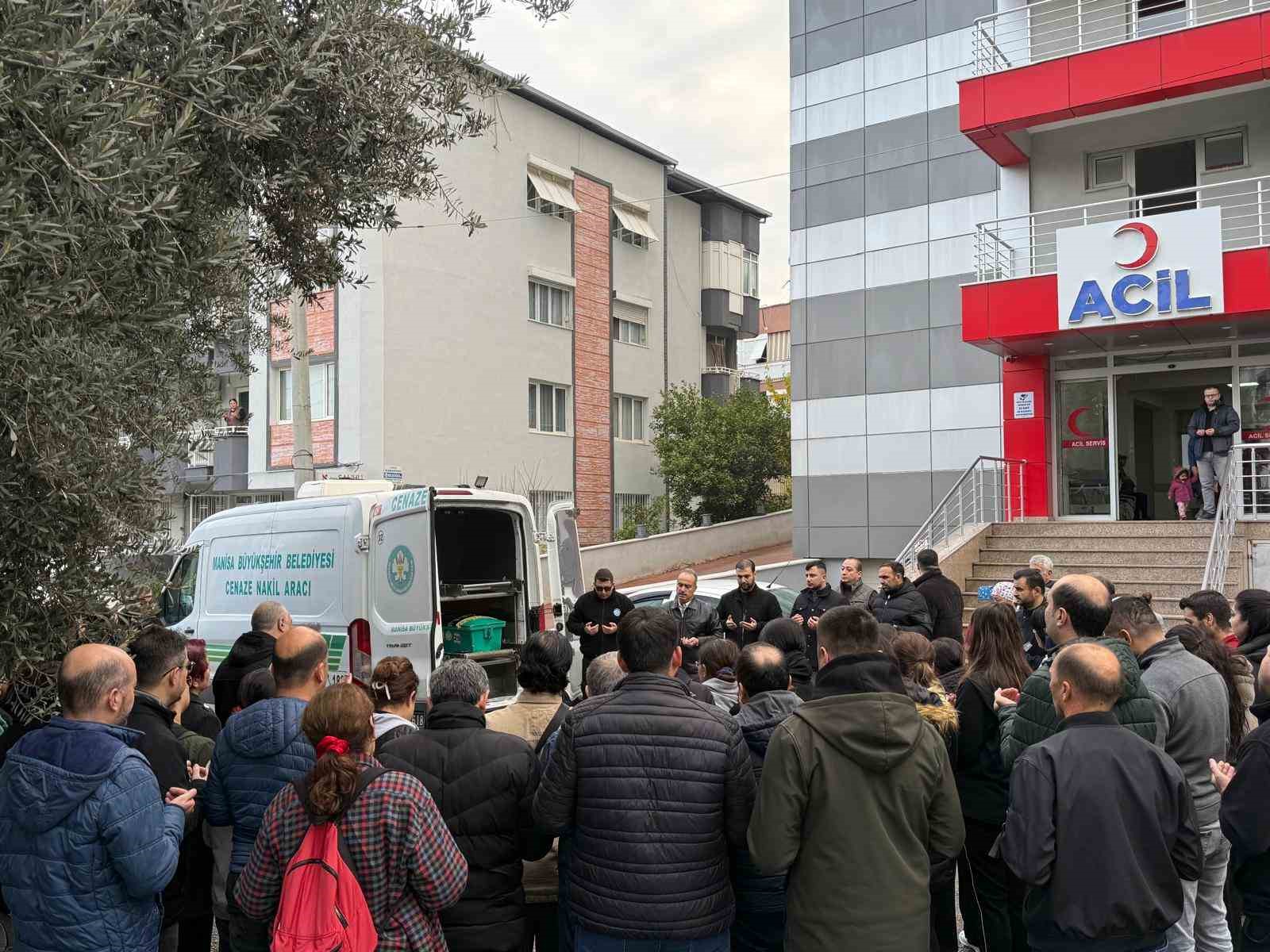 ameliyat-yaptigi-sirada-kalp-krizi-geciren-doktor-hayatini-kaybetti-2v3JtPRy.jpg