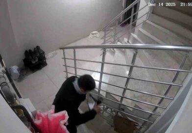 Apartmandan ayakkabı hırsızlığı kameraya yansıdı