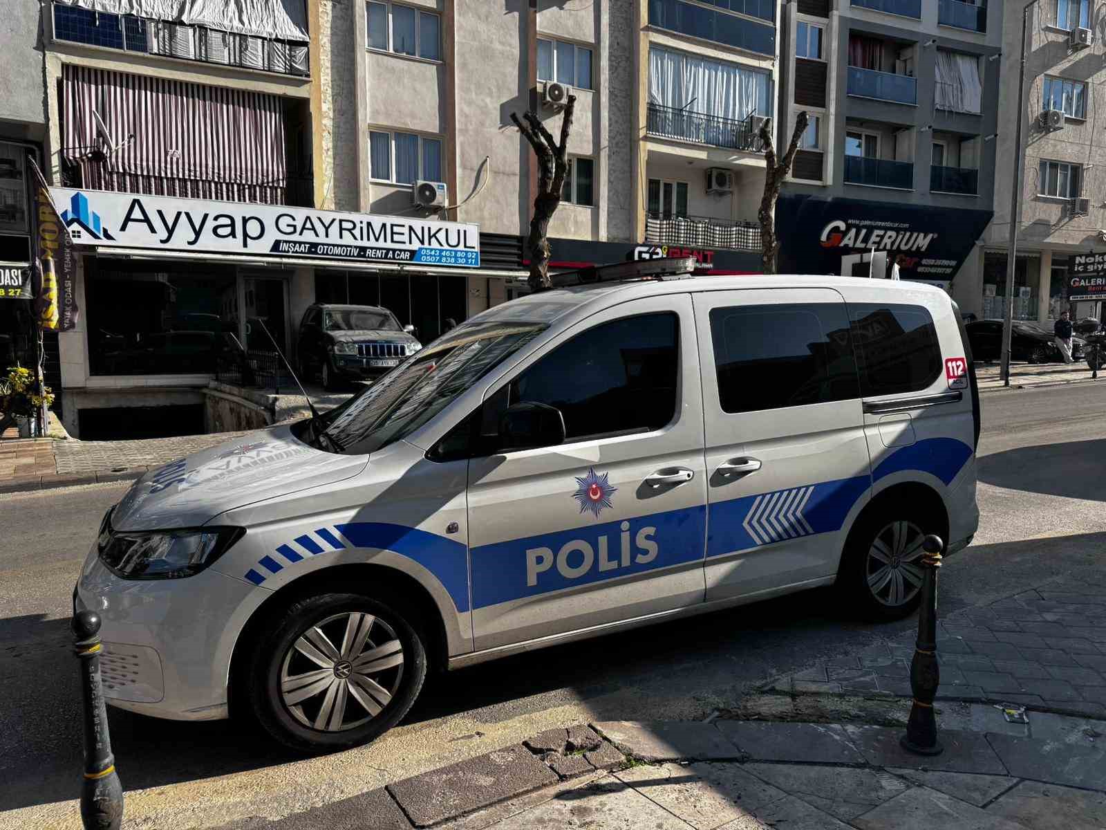 apartmanin-catisindan-dusen-genc-hayatini-kaybetti-nad1EFNg.jpg