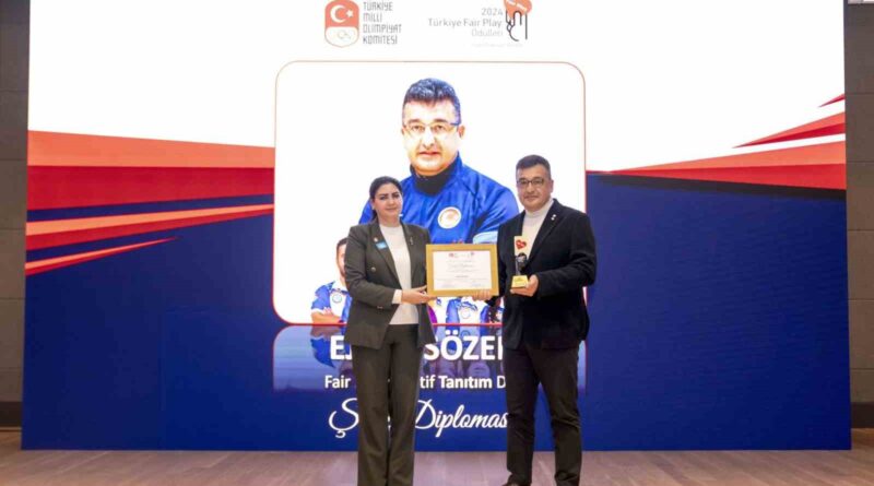 Avrupa ve dünya şampiyonu yetiştiren antrenör Ejder Sözen’e, ’Fair Play’ ödülü Avrupa ve dünya şampiyonu yetiştiren antrenör Ejder Sözen’e, ’Fair Play’ ödülü