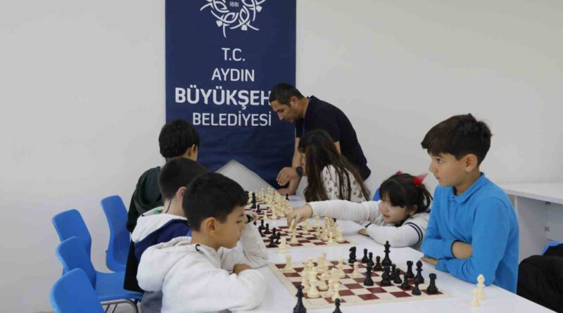 Aydın Büyükşehir Belediyesi’nin satranç eğitimleri sürüyor