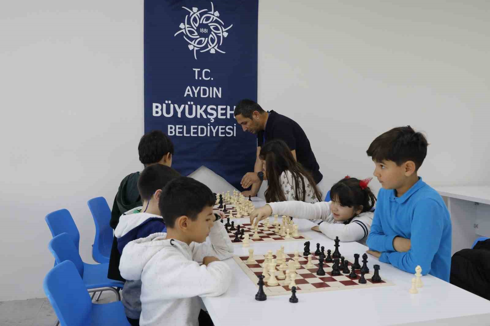 aydin-buyuksehir-belediyesinin-satranc-egitimleri-suruyor-9uELbBl4.jpg