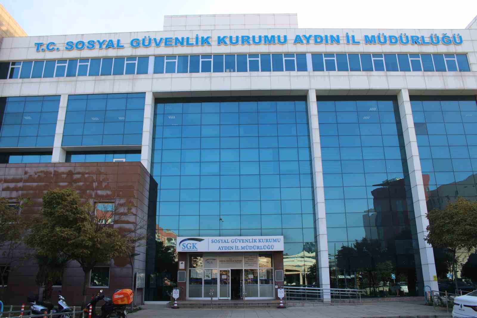 aydinda-800-kisinin-emekliliginin-iptal-edildigi-iddiasi-GdOlcSeG.jpg