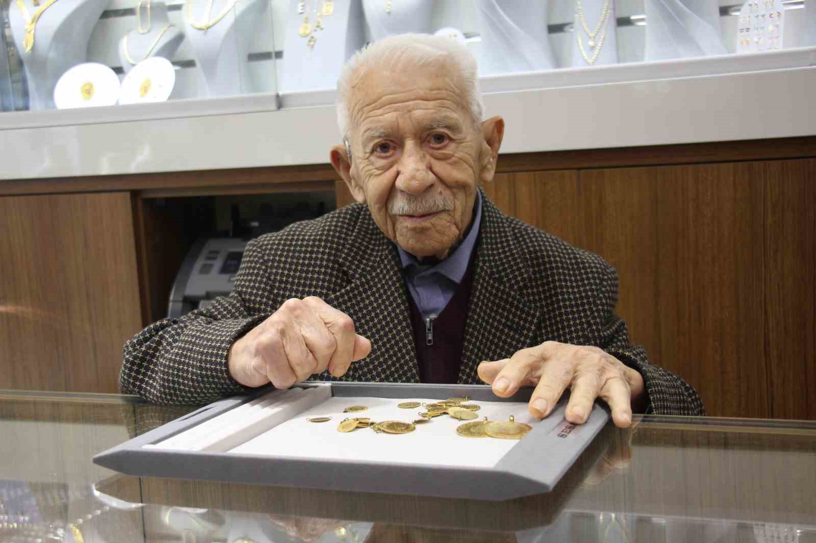 aydinli-90-yasindaki-sarraf-bezirgan-durustluk-is-hayatinin-altin-anahtaridir-6p6sbqkP.jpg