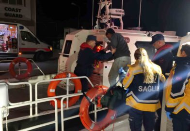 Balıkçı teknesinde yaralanan vatandaşa Sahil Güvenlikten tıbbi tahliye