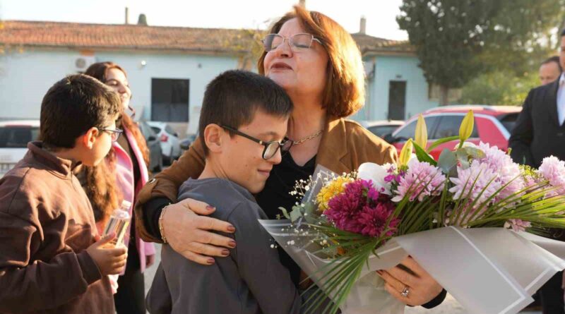 Başkan Gençay, öğrencilerle bir araya geldi Başkan Gençay, öğrencilerle bir araya geldi