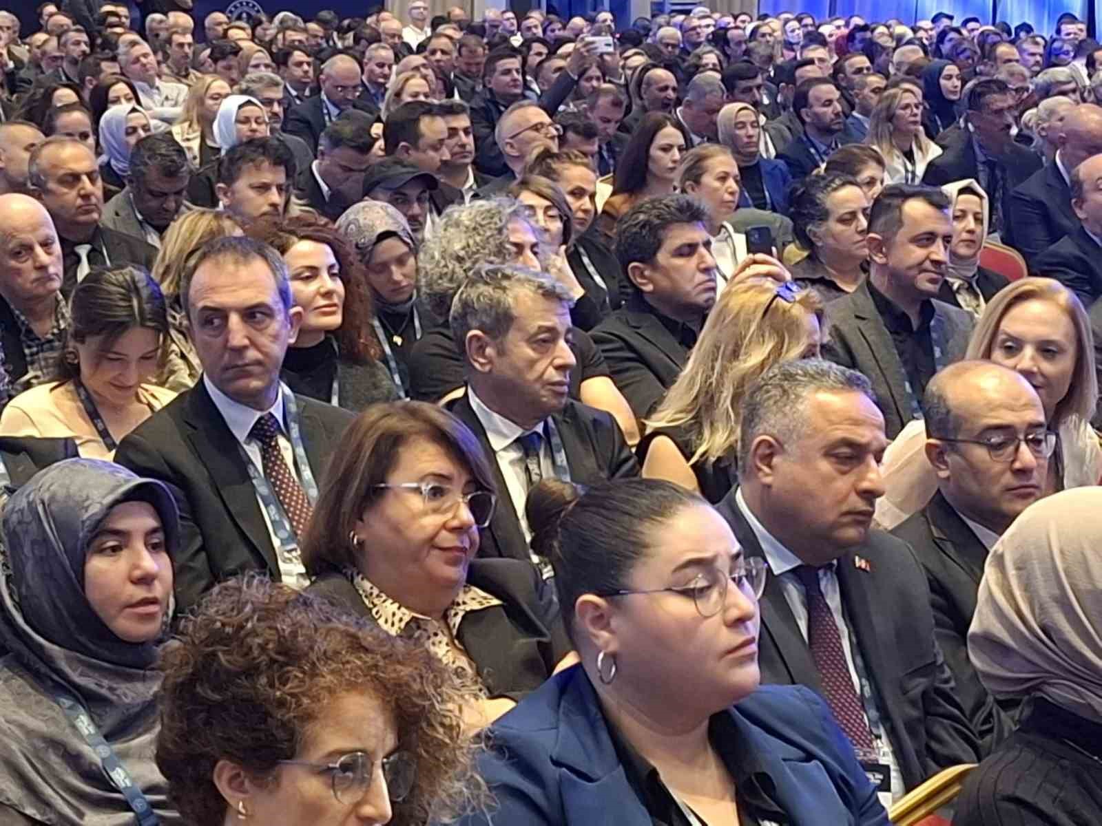 baskan-kunkcu-mesleki-egitim-zirvesine-katildi-5dbjM5D1.jpg