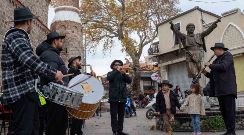 Bergamalı kadınlardan tarihi arastada panayır