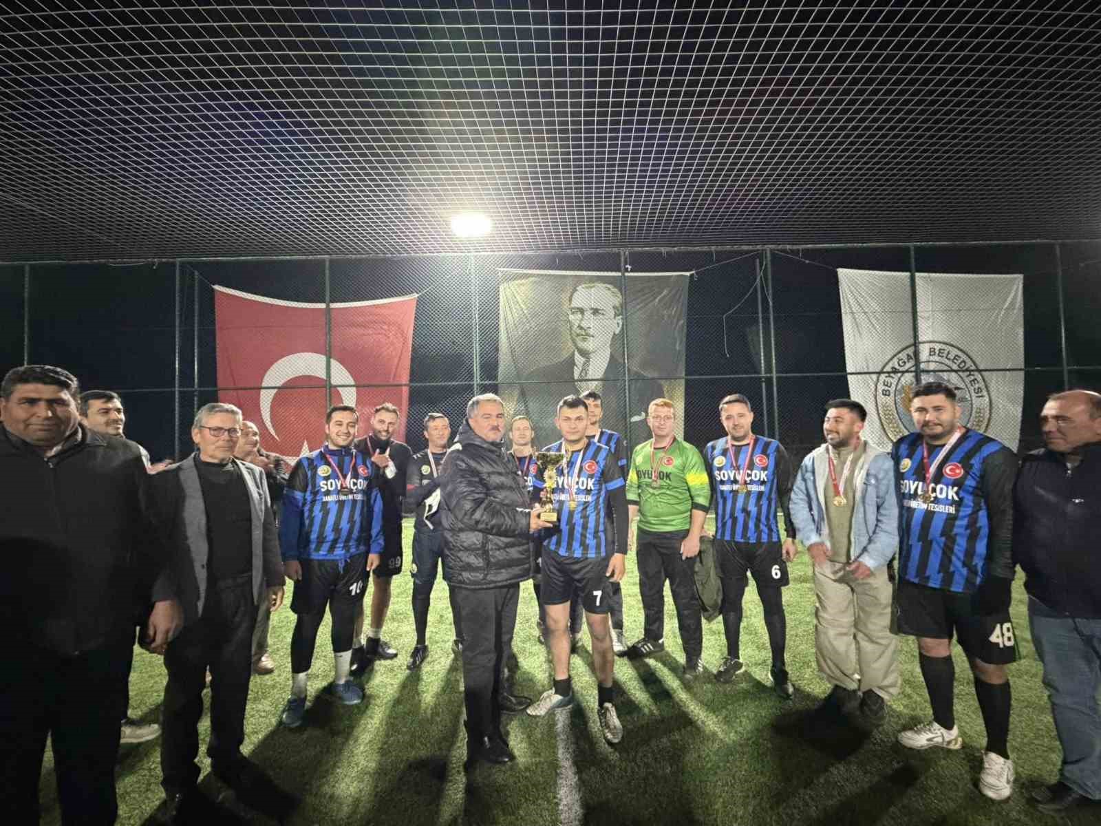 beyagac-belediyesi-hali-saha-turnuvasinda-sampiyon-belli-oldu-2qZw5vv3.jpg