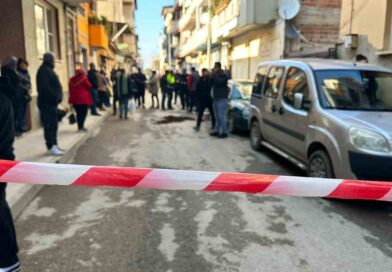 Boşanma aşamasındaki eşini sokak ortasında öldürdü Boşanma aşamasındaki eşini sokak ortasında öldürdü