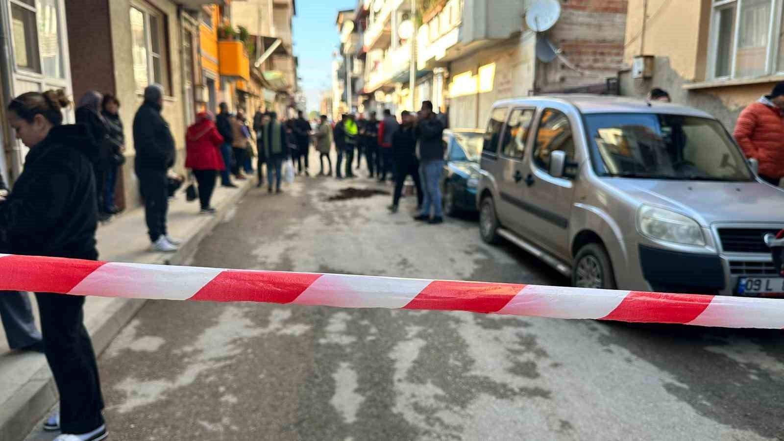 bosanma-asamasindaki-esini-sokak-ortasinda-oldurdu-h4xy46d8.jpg