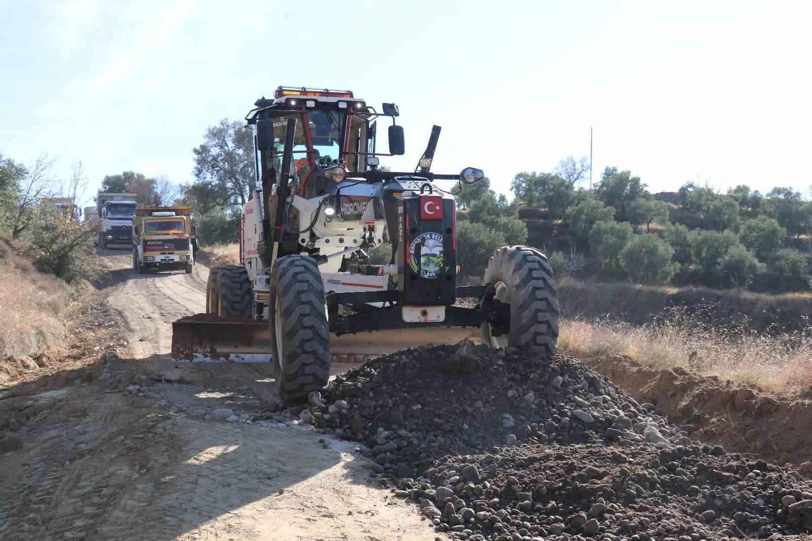 bozdogan-belediyesi-yol-calismalarina-devam-ediyor-BnWri9ps.jpg