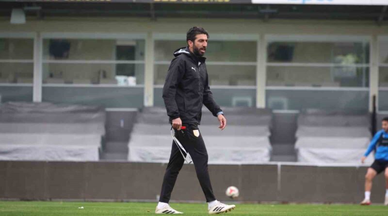 Burhan Eşer: “Zor bir mücadele olacak ancak biz de iyi oyunculara sahibiz” Burhan Eşer: “Zor bir mücadele olacak ancak biz de iyi oyunculara sahibiz”