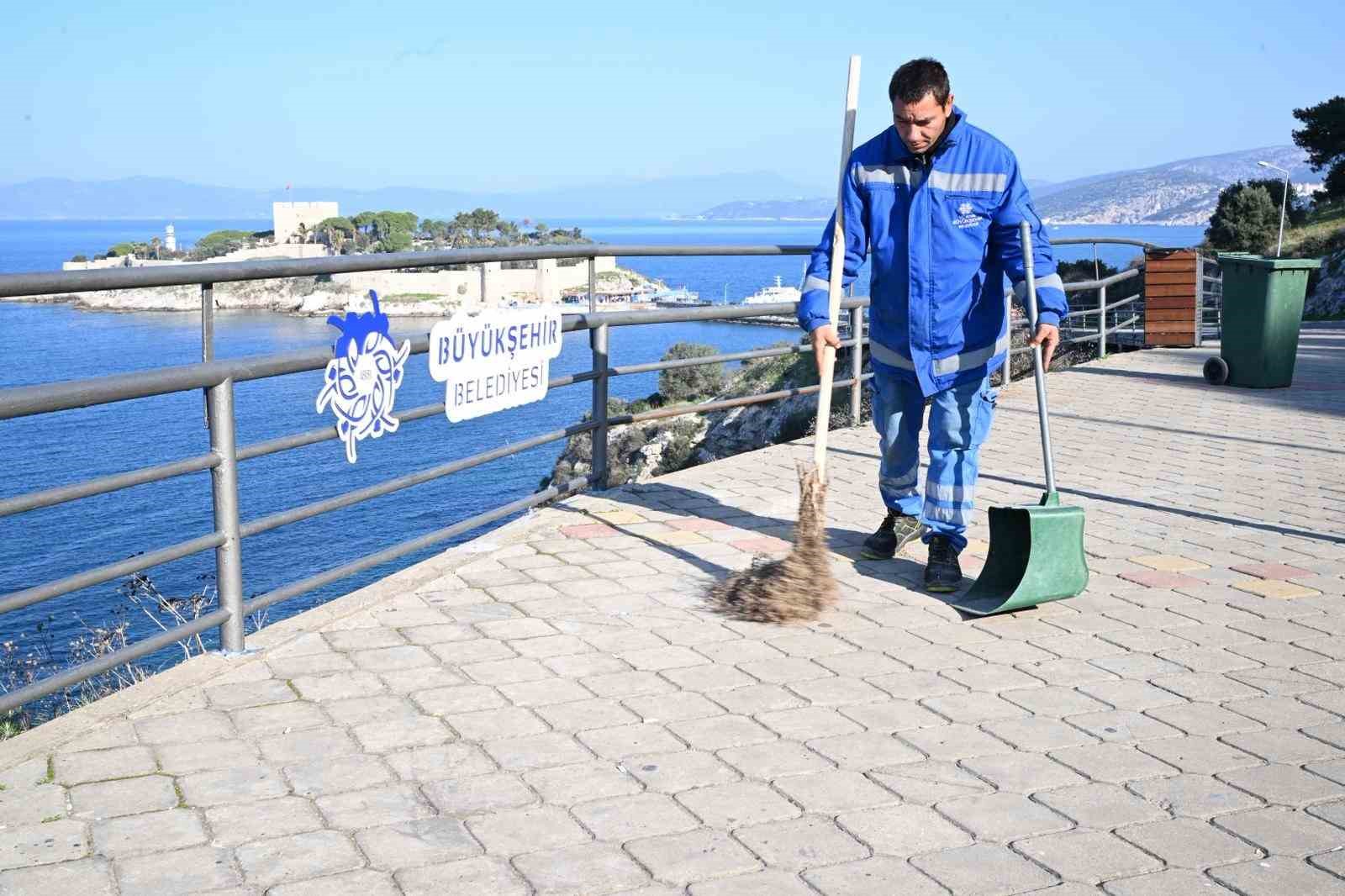 buyuksehirden-kusadasinda-cevre-temizligi-q4WhVrF9.jpg